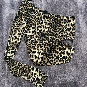 Cheetah one sleeve shirt